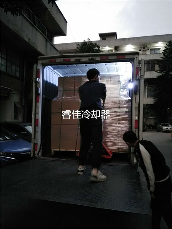 風冷液壓油散熱器RJ-405D發(fā)貨.jpg