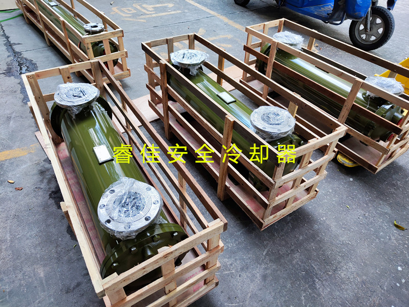 <font color='red'>列管式散熱器</font>用于注塑機